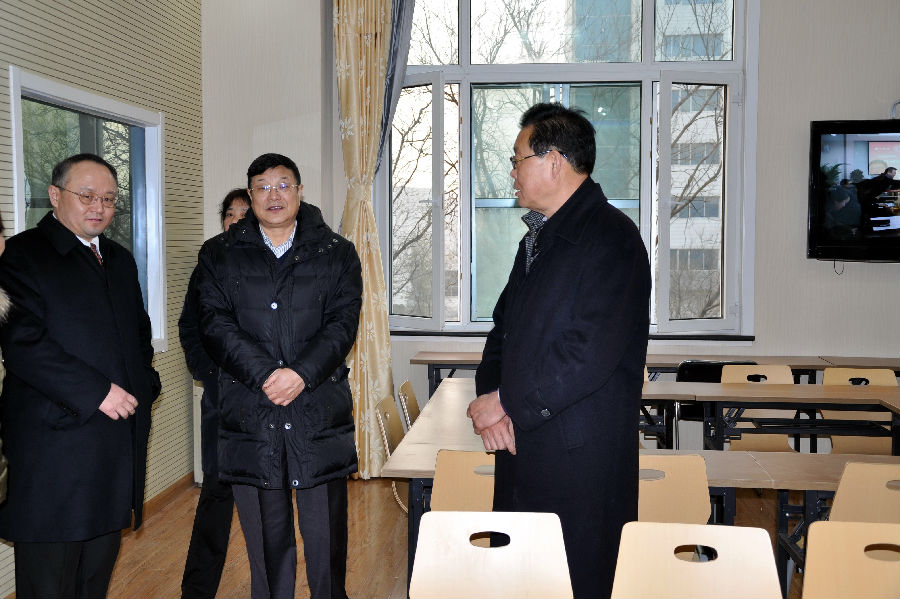 2011�?2月全国高等学校设置评议委员会专家考察社会工作实训中心.jpg