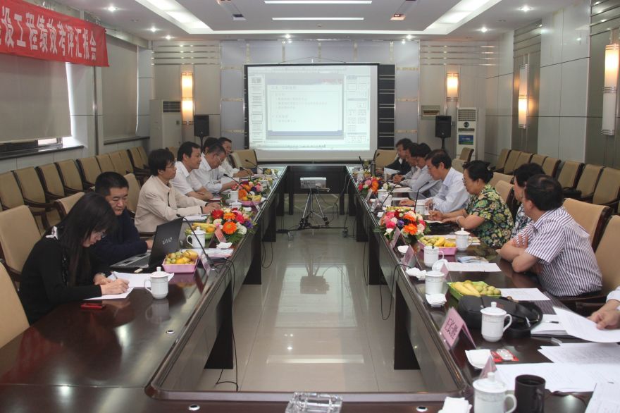 2009-9山东省高等学校骨干学科教学实验中心建设工程绩效�?评组对我校进行绩效�?�?1.jpg