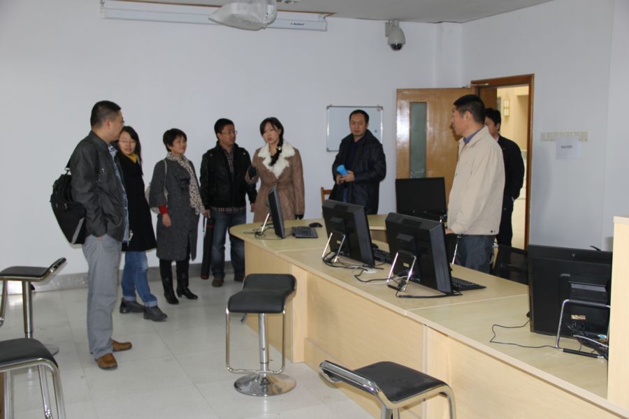 2012�?1月河南财经政法大学实验中心主任张斌一行来�?jpg